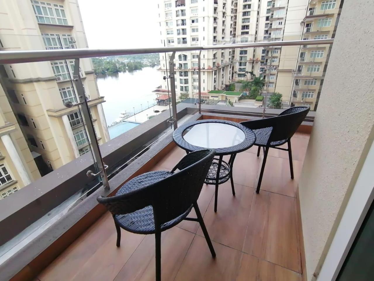 Cozzzy Hut @ Riverine Diamond Kuching Exterior foto
