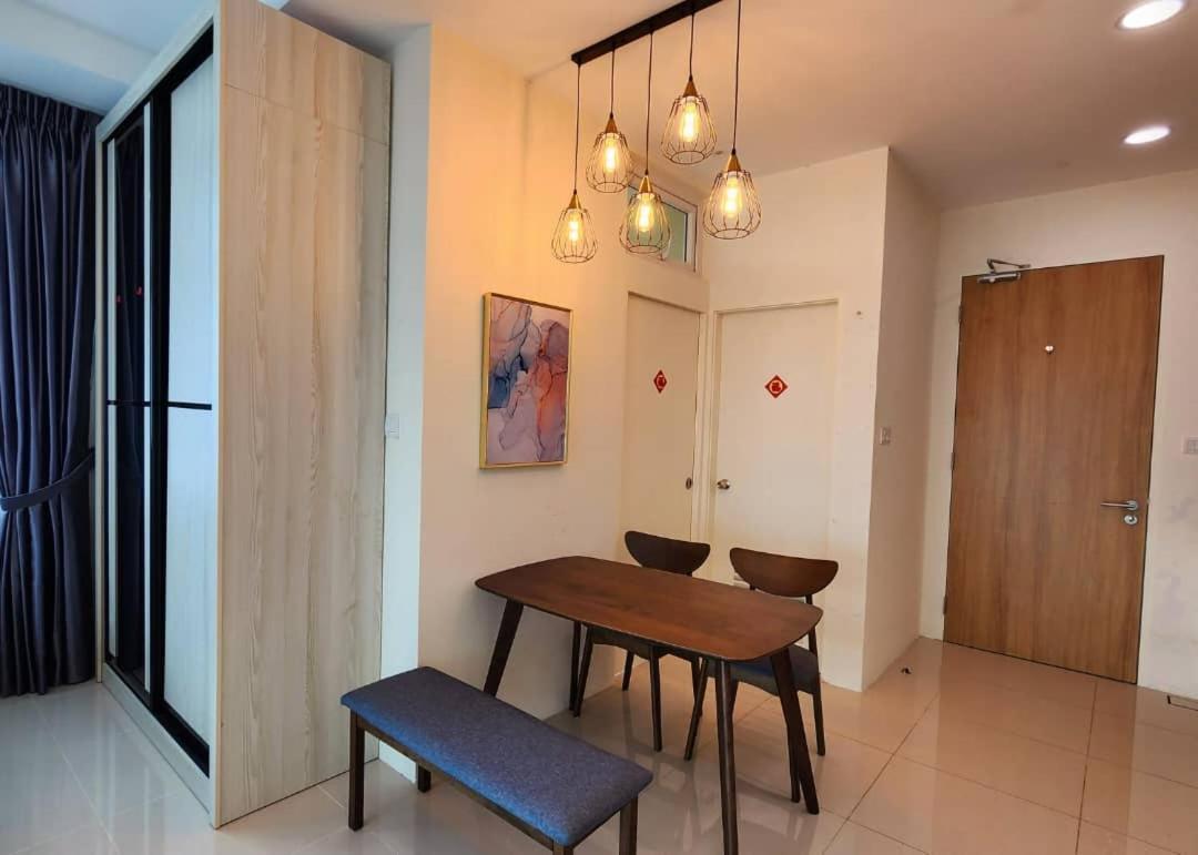 Cozzzy Hut @ Riverine Diamond Kuching Exterior foto